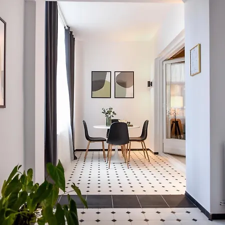 Apartment Honey, I'm Home. Sala Palatului *