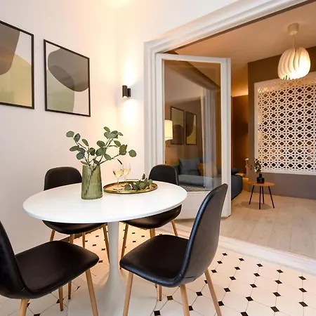 Honey, I'm Home. Sala Palatului Apartment Bucharest