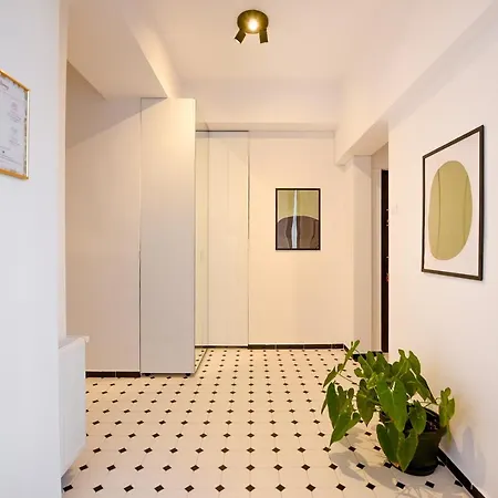 Honey, I'm Home. Sala Palatului Διαμέρισμα